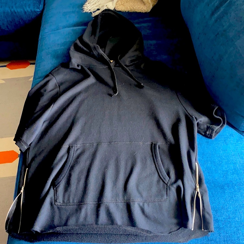 Feathers short sleeve hoodie L